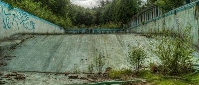 Scarica Gratis Images Ensival Le Site De L Ancienne Piscine En Plein Air Dans Un Triste dernière par