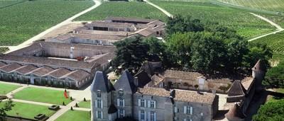 La vie étrange et magnifique de Bernard Arnault: les plus belles photos de  ses châteaux et maisons 
