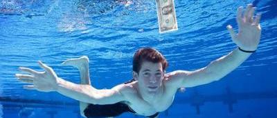 Le Mythique Bebe De L Album Nevermind Prend La Pose 25 Ans Plus Tard Video Sudinfo Be