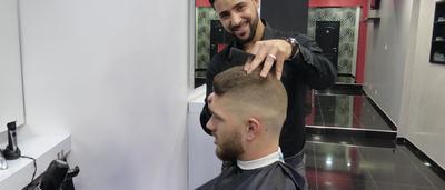 Huy Hassan Nouveau Coiffeur De La Rue Griange A Décidé D