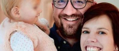 Charles Michel présente fièrement sa fille Jeanne à la presse: 