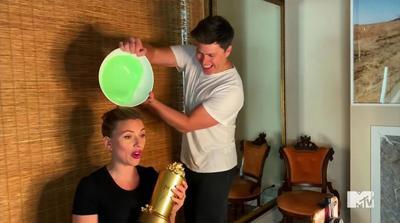 Scarlett Johansson couverte de «slime» et de ridicule aux MTV Movie & TV Awards (vidéos)