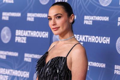 Arrêt de « Wonder Woman », l’échec de « Blanche Neige » et un gros souci de santé… Gal Gadot enchaîne les galères