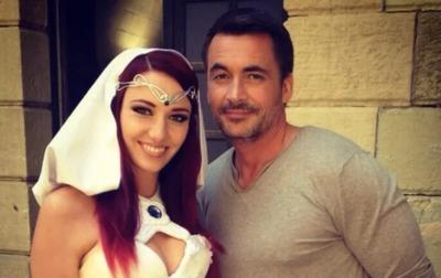 « Fort Boyard » : pourquoi Delphine Wespiser n’était-elle pas présente lors des adieux d’Olivier Minne ? La Miss France répond !